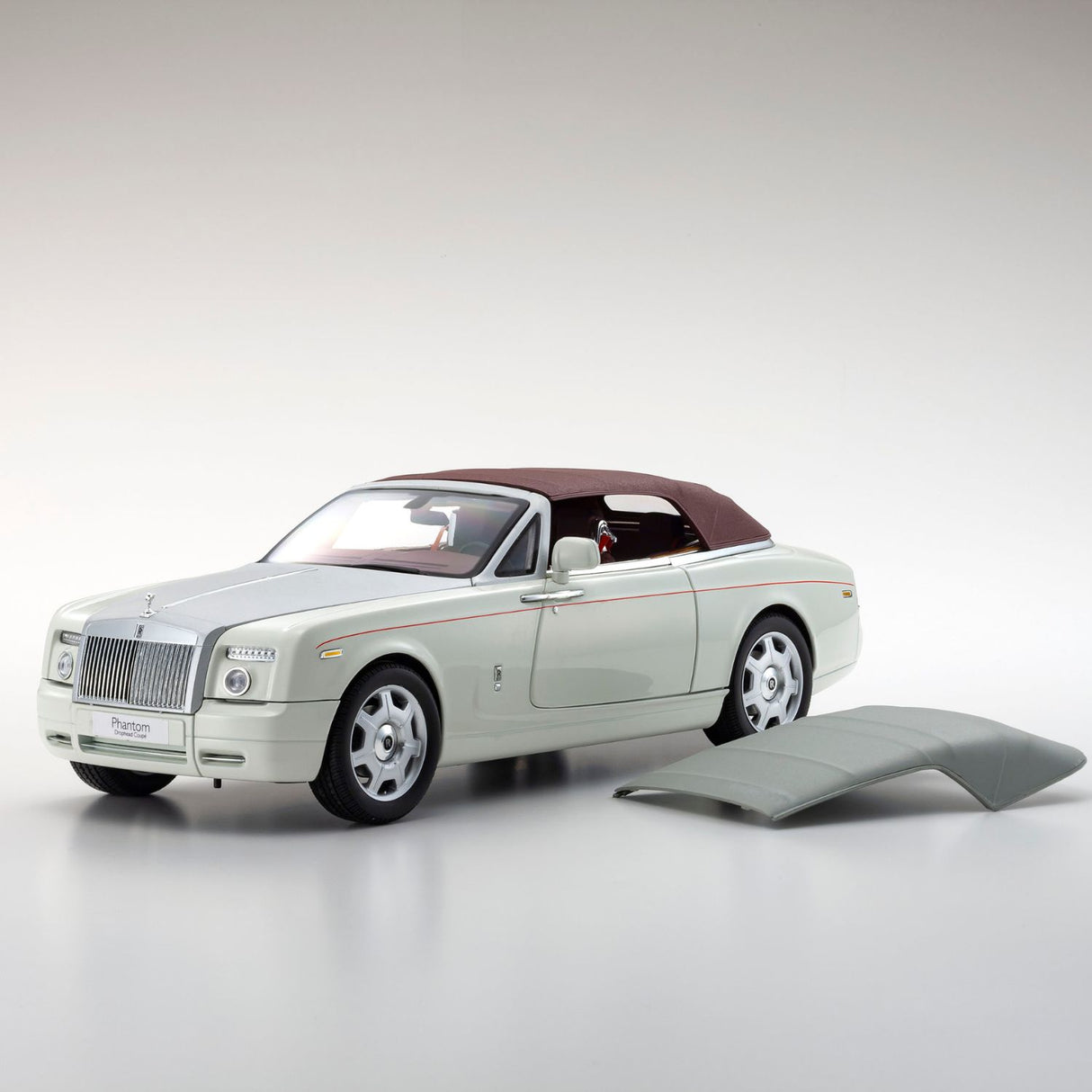 Rolls-Royce Phantom Drophead Coupe - English White - 1:18 Scale Diecast Model Car