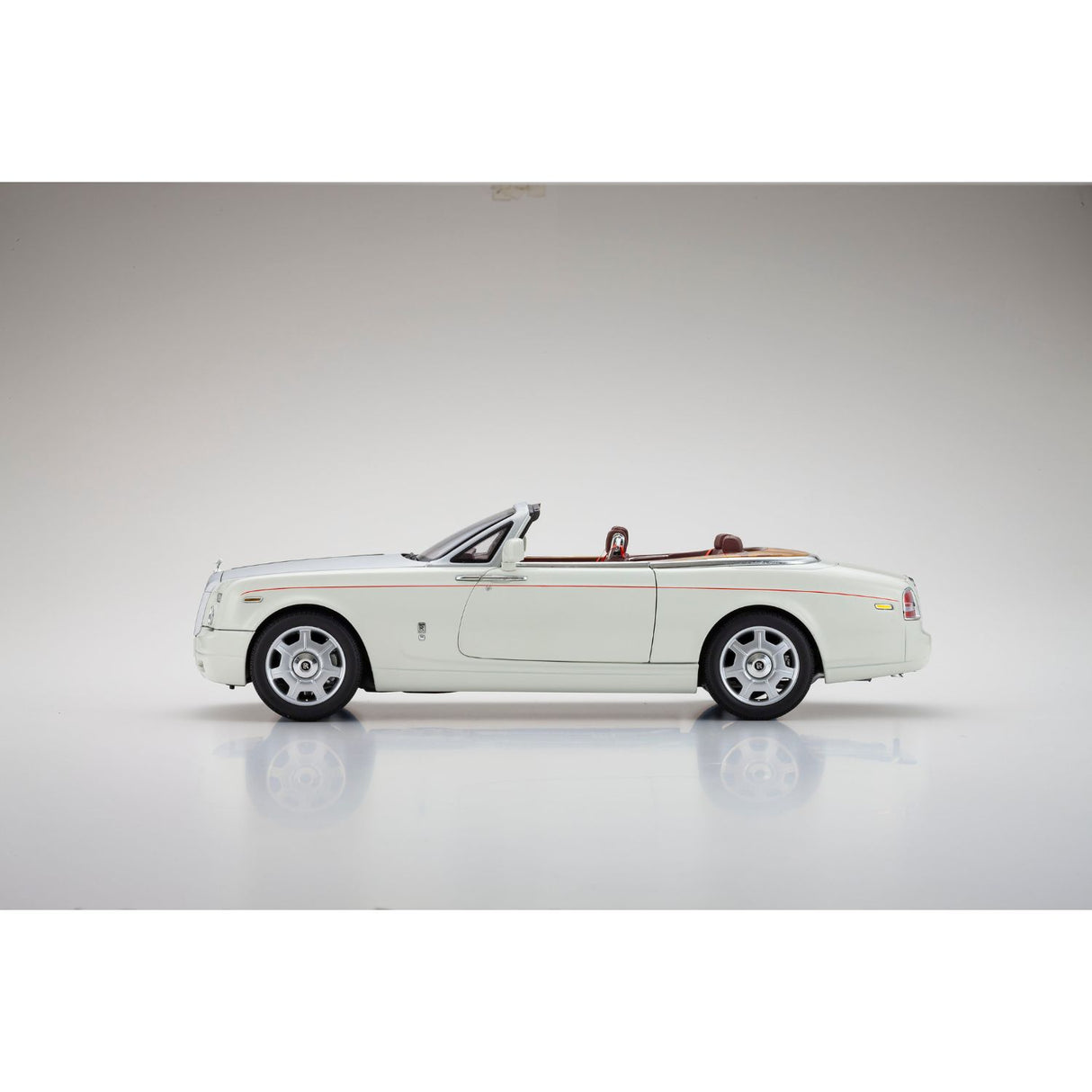 Rolls-Royce Phantom Drophead Coupe - English White - 1:18 Scale Diecast Model Car