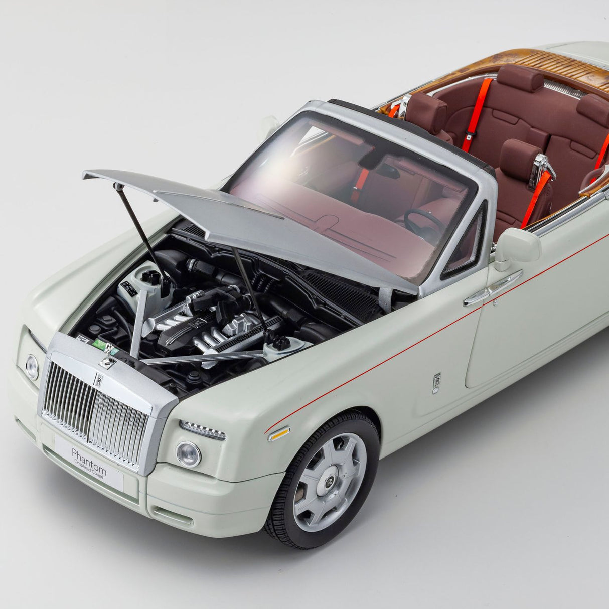 Rolls-Royce Phantom Drophead Coupe - English White - 1:18 Scale Diecast Model Car