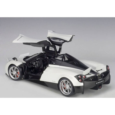 PAGANI HUAYRA (WHITE/CHROME WHEELS) - 1:12 Scale Composite Model Car