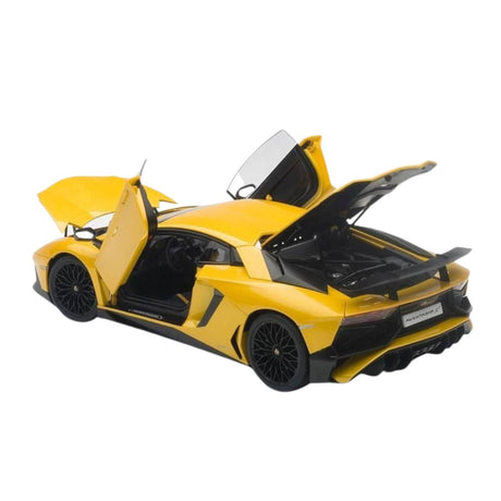 LAMBORGHINI AVENTADOR LP750-4 SV (NEW GIALLO ORION/METALLIC YELLOW) - 1:18 Scale Composite Model Car