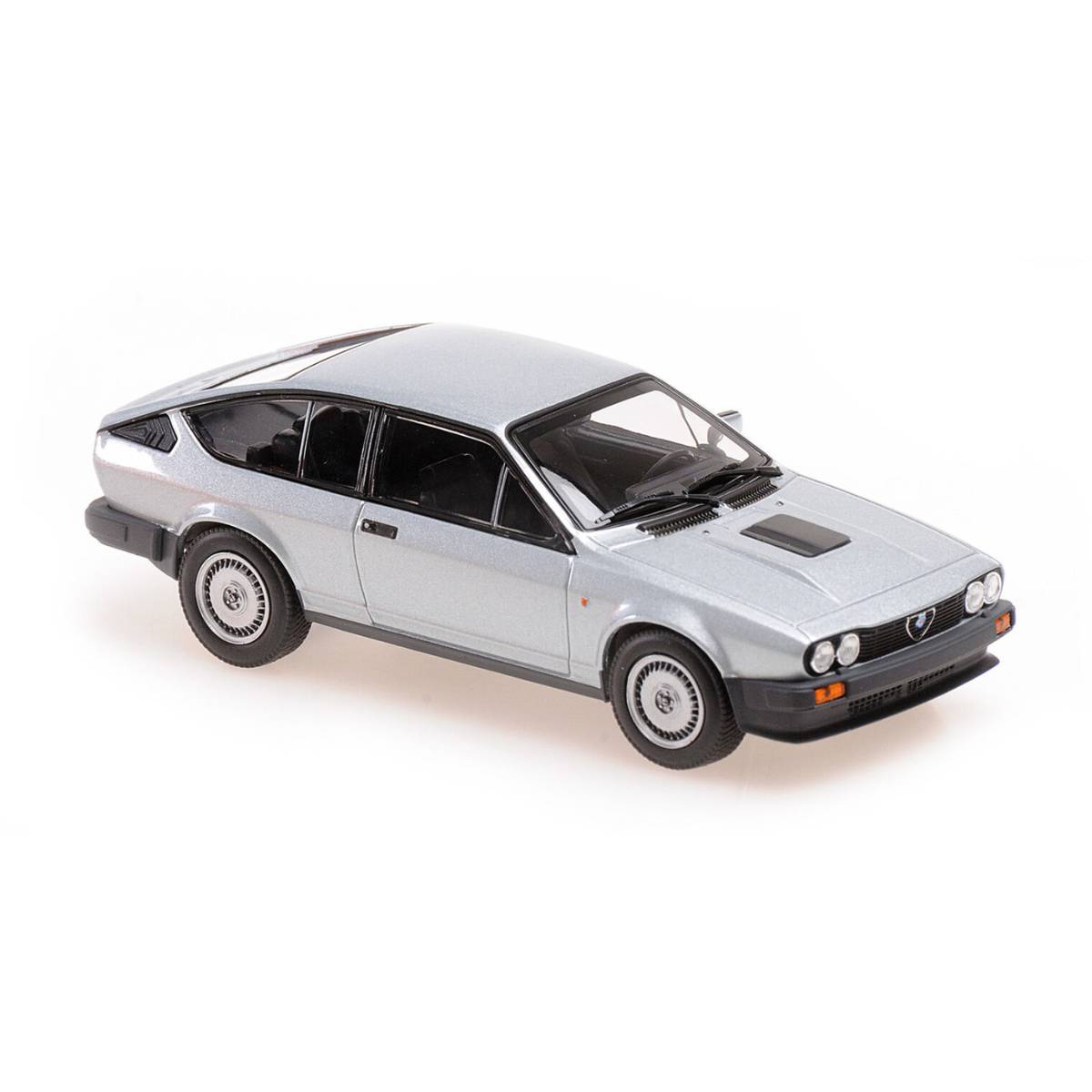 ALFA ROMEO GTV 6 - 1983 - SILVER METALLIC - 1:43 Scale Diecast Model Car