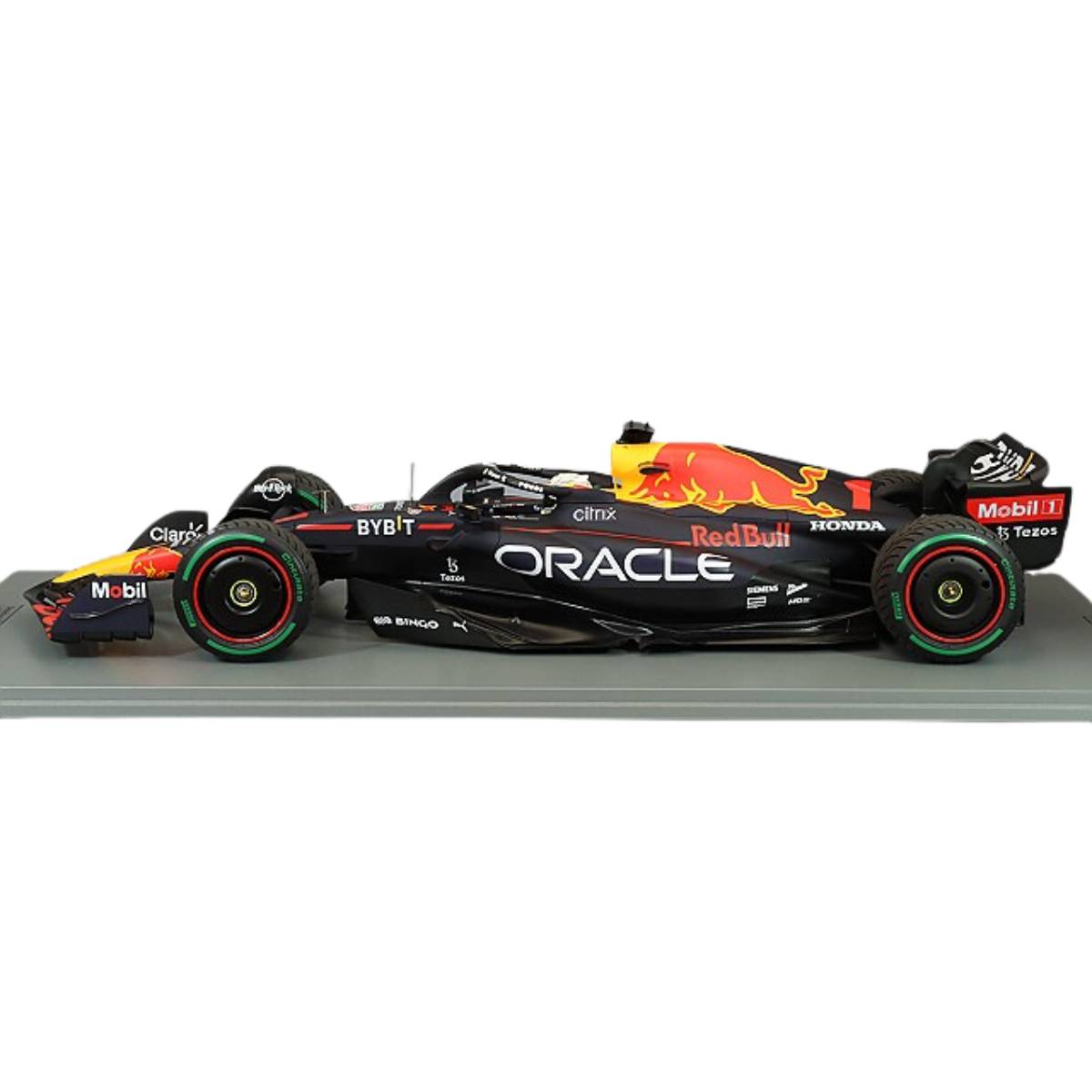 Oracle Red Bull Racing RB18 No.1 - Winner Japanese GP 2022 - 2022 Formula One Drivers' Champion.  Max Verstappen.  (With No.1 and World Champion Board).  Limited 1022 - 1:12 Scale Resin Model Car