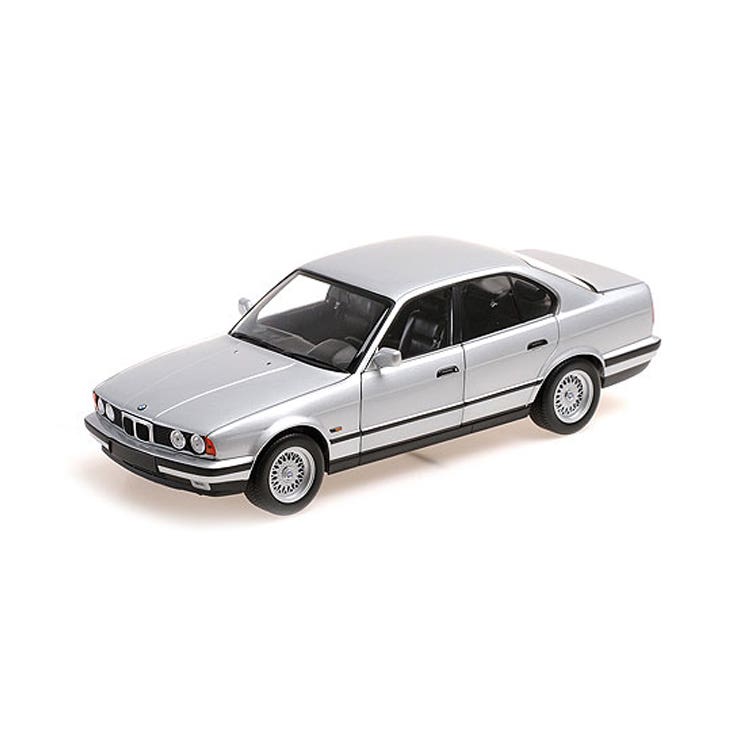 BMW 535i (E34) - 1988 - Silver - 1:18 Model Car